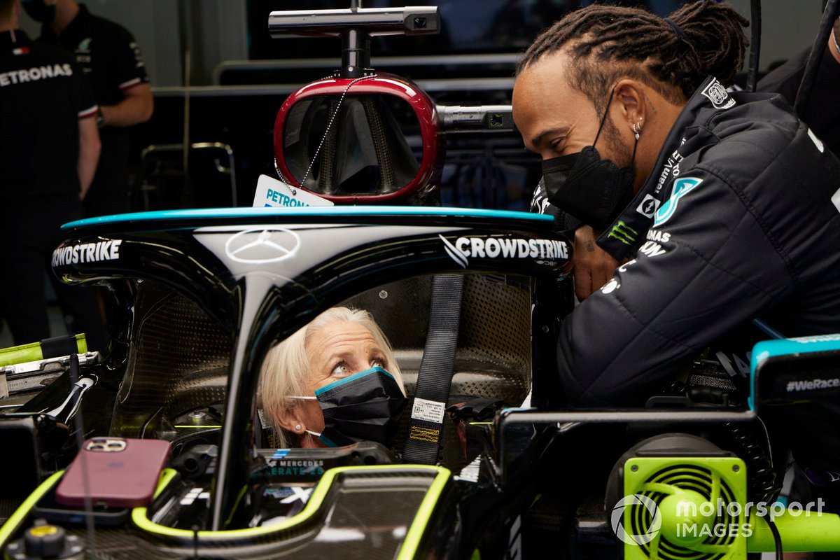 Angela Cullen, Physio for Lewis Hamilton, sits in the car and chats with Lewis Hamilton, Mercedes