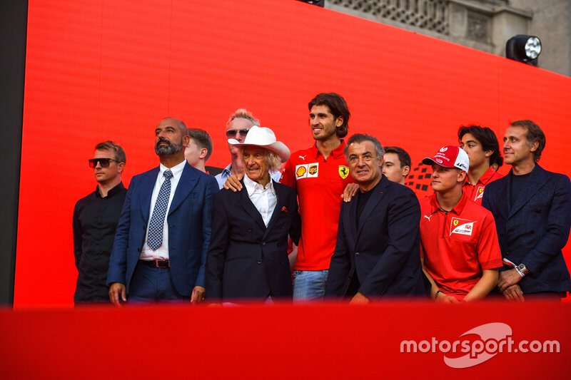 Kimi Räikkönen, Alfa Romeo, Ivan Capelli, Arturo Merzario, Antonio Giovinazzi, Alfa Romeo, Jean Alesi, Mick Schumacher y Luca Badoer