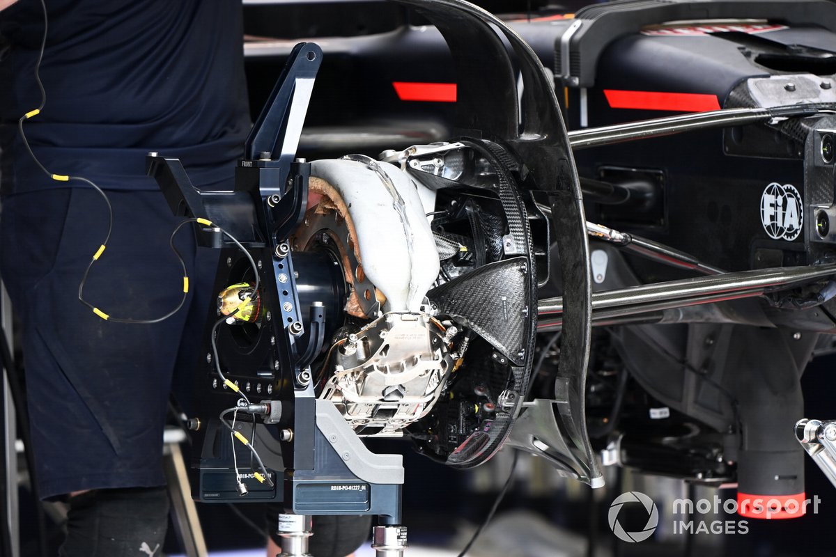 Detalle de los frenos del Red Bull RB18 que se sobrecalentaron durante la carrera.