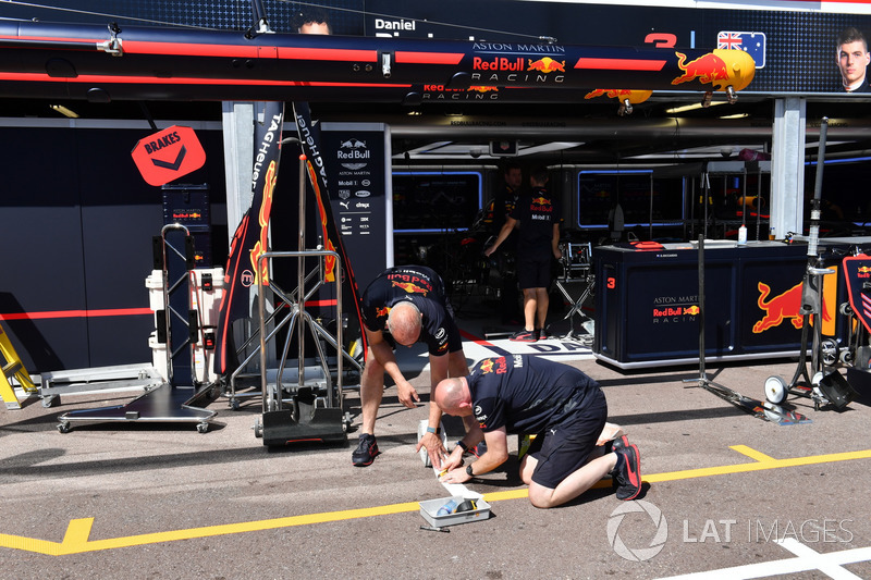 Mekanik Red Bull Racing