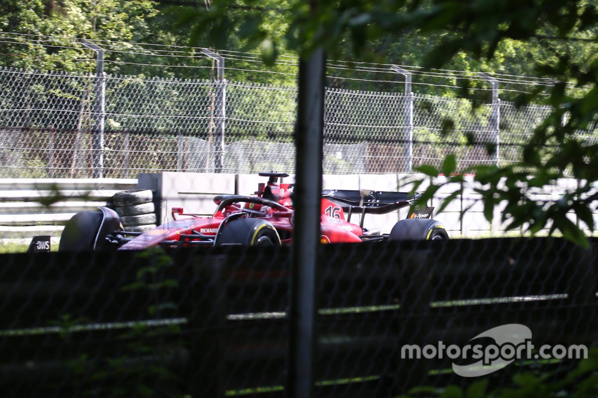 Шарль Леклер, Ferrari F1-75, во время съемочного дня в Монце