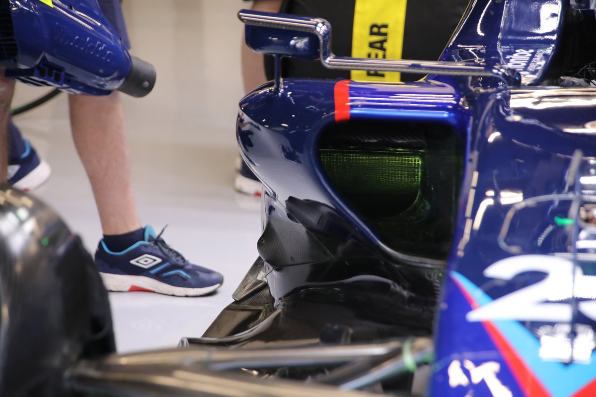 Williams FW44: il cono anti intrusione sporge dal disegno della pancia