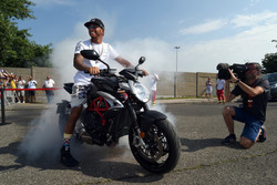 Lewis Hamilton, Mercedes doing burnouts