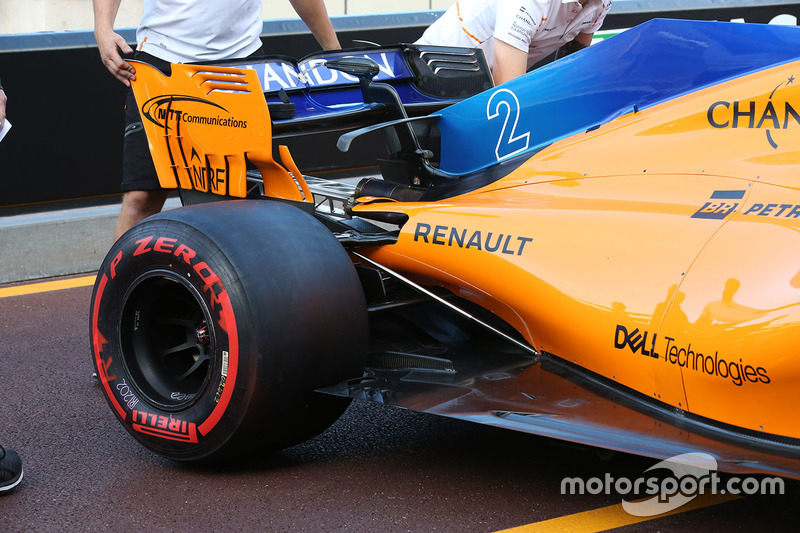 Bagian belakang McLaren MCL33