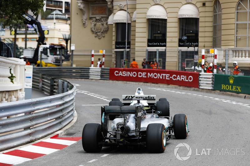 Aksi Keke Rosberg dan Nico Rosberg melibas jalanan Kota Monako