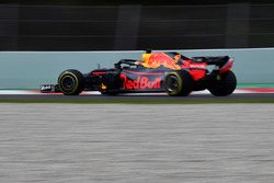 Max Verstappen, Red Bull Racing RB14 spins