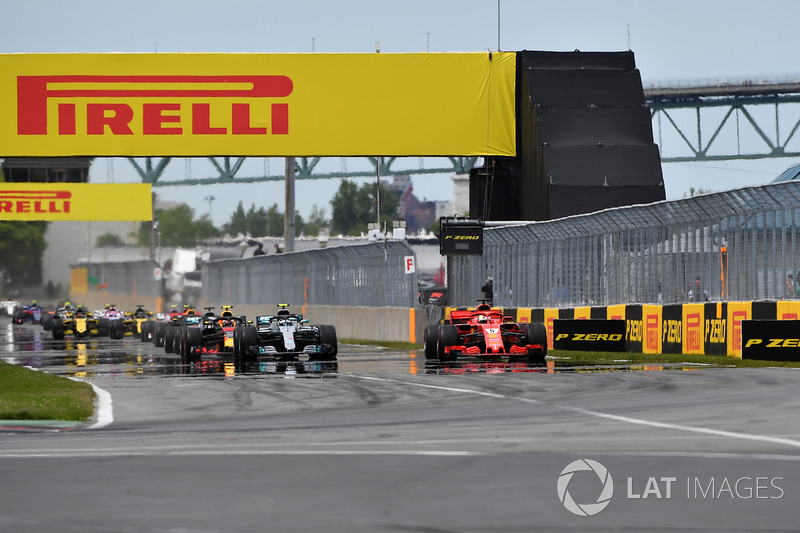 Sebastian Vettel, Ferrari SF71H leads Valtteri Bottas, Mercedes-AMG F1 W09 at the start of the race