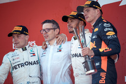 Bonnington, Mercedes AMG F1 Race Engineer, Valtteri Bottas, Mercedes-AMG F1, Lewis Hamilton, Mercedes-AMG F1 and Max Verstappen, Red Bull Racing on the podium