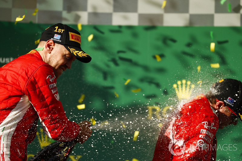 Sebastian Vettel, Ferrari, festeggia la vittoria sul podio