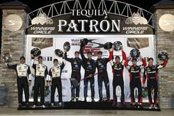 Podium: winners Ricky Taylor, Jordan Taylor, Alex Lynn, Wayne Taylor Racing, second place Joao Barbosa, Christian Fittipaldi, Filipe Albuquerque, Action Express Racing, third place Eric Curran, Dane Cameron, Mike Conway, Action Express Racing