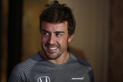 Fernando Alonso anuncia su acuerdo para la carrera en el 2017 de las 500 millas de Indianápolis en e