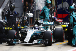Valtteri Bottas, Mercedes AMG F1 W08, pit stop