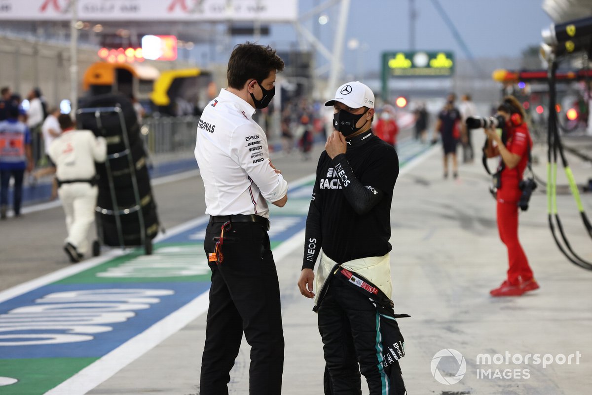 Тото Вольф, глава Mercedes F1, и Валттери Боттас