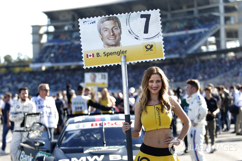 La grid girl di Bruno Spengler, BMW Team RBM, BMW M4 DTM