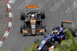 Joey Mawson, Van Amersfoort Racing, Dallara F317 - Mercedes-Benz; Jake Dennis, Carlin, Dallara F317