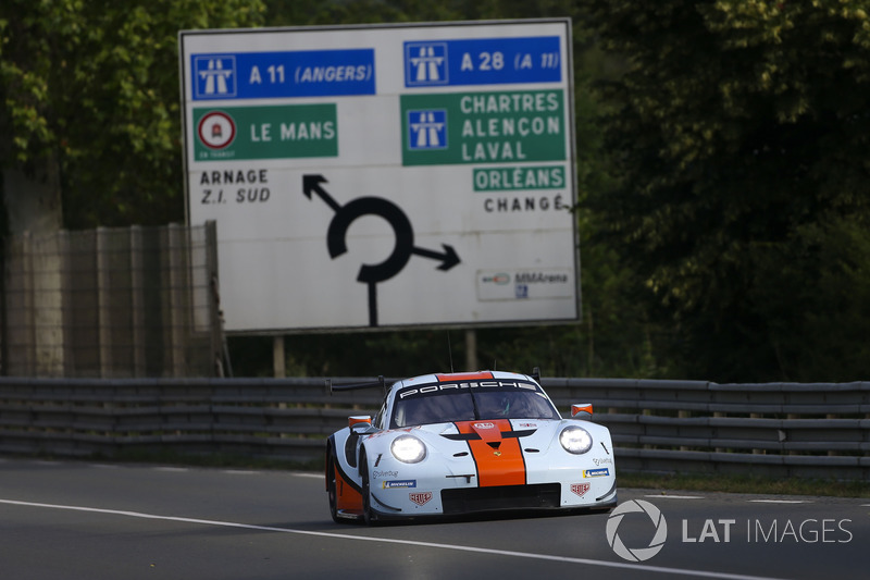 №86 Porsche 911 RSR