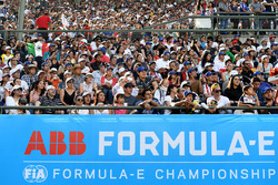 Logo ABB su una tribuna