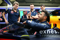Daniel Ricciardo, Red Bull Racing RB12 con el aeroscreen