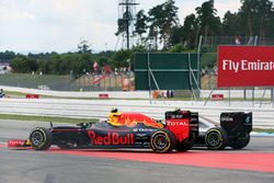 Ніко Росберг, Mercedes AMG F1 W07 Hybrid та Макс Ферстаппен, Red Bull Racing RB12