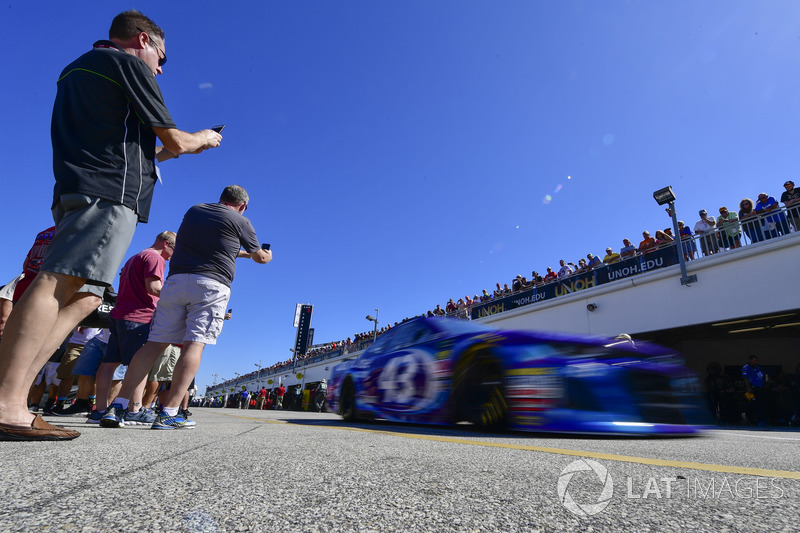 Darrell Wallace Jr., Richard Petty Motorsports, Click n' Close Chevrolet Camaro