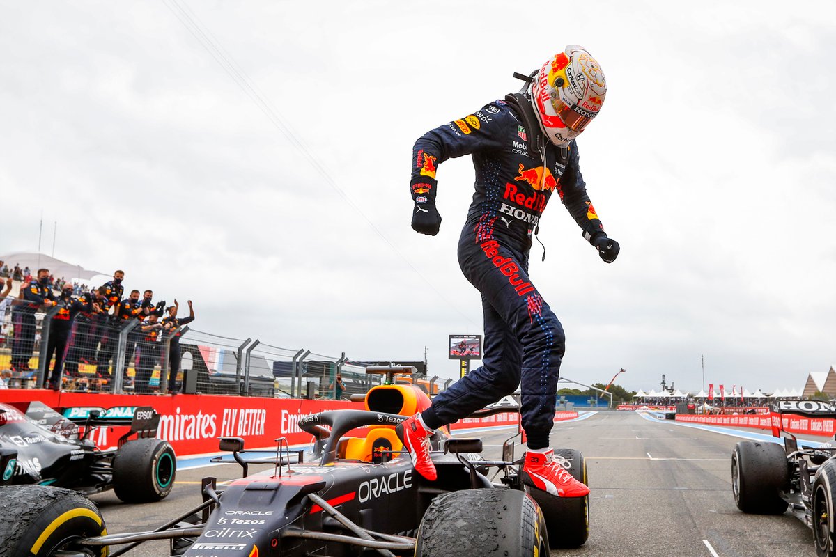 Max Verstappen, Red Bull Racing, 1e positie, viert feest bij aankomst in Parc Ferme