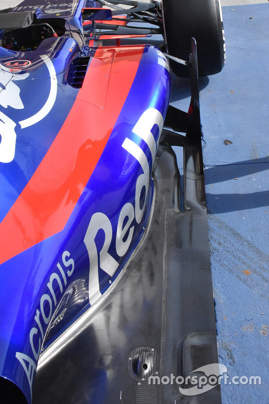 Detalle de la carrocería del Scuderia Toro Rosso STR12