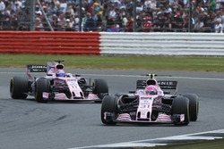 Esteban Ocon, Sahara Force India F1 VJM10, Sergio Perez, Sahara Force India F1 VJM10