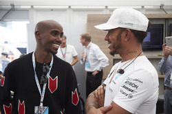 Olympic champion Sir Mo Farah talks to Lewis Hamilton, Mercedes AMG F1