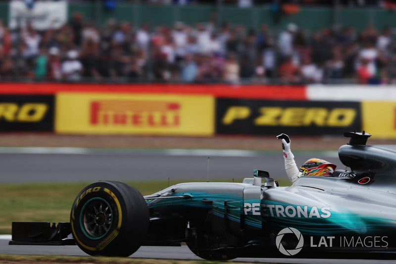 Lewis Hamilton, Mercedes AMG F1 W08, waves to fans