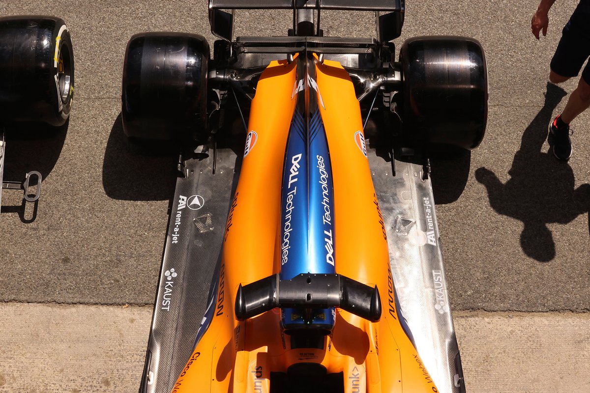 Il retrotreno della McLaren MCL35M di Daniel Ricciardo che ha mantenuto il fondo senza i flap nella zona a Z