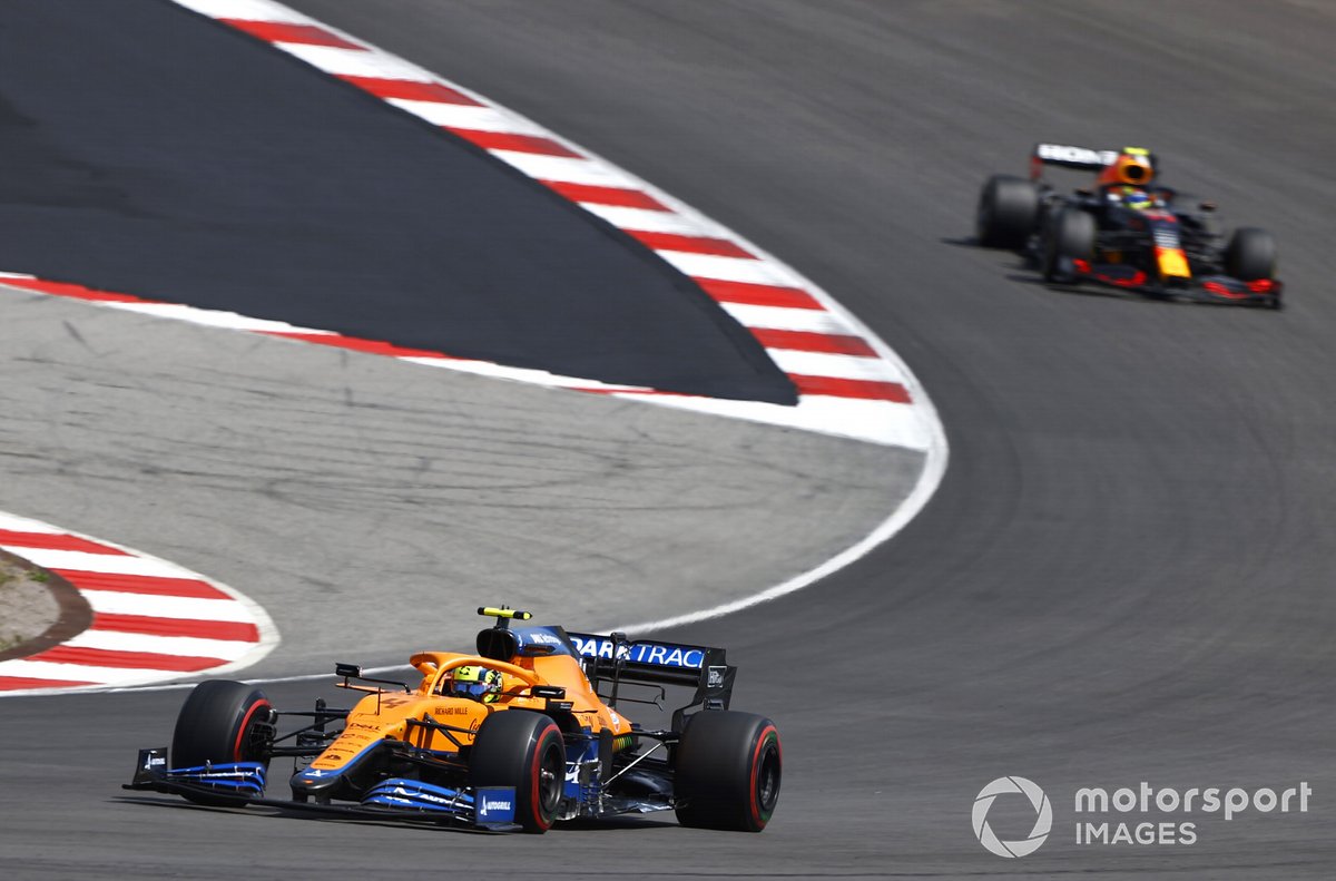 Lando Norris, McLaren MCL35M, Sergio Perez, Red Bull Racing RB16B