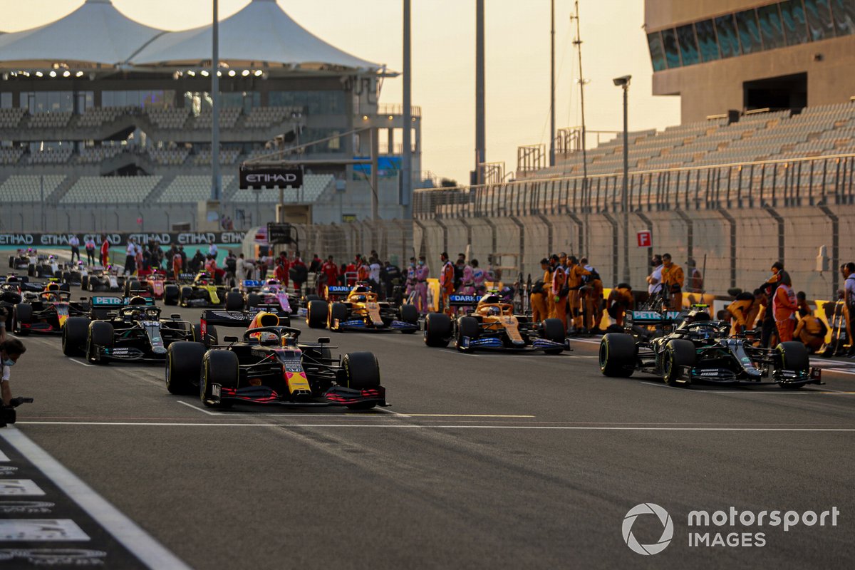 Max Verstappen, Red Bull Racing RB16, Valtteri Bottas, Mercedes F1 W11, Lewis Hamilton, Mercedes F1 W11, and Lando Norris, McLaren MCL35, prepare to lead the field away as mechanics clear the grid