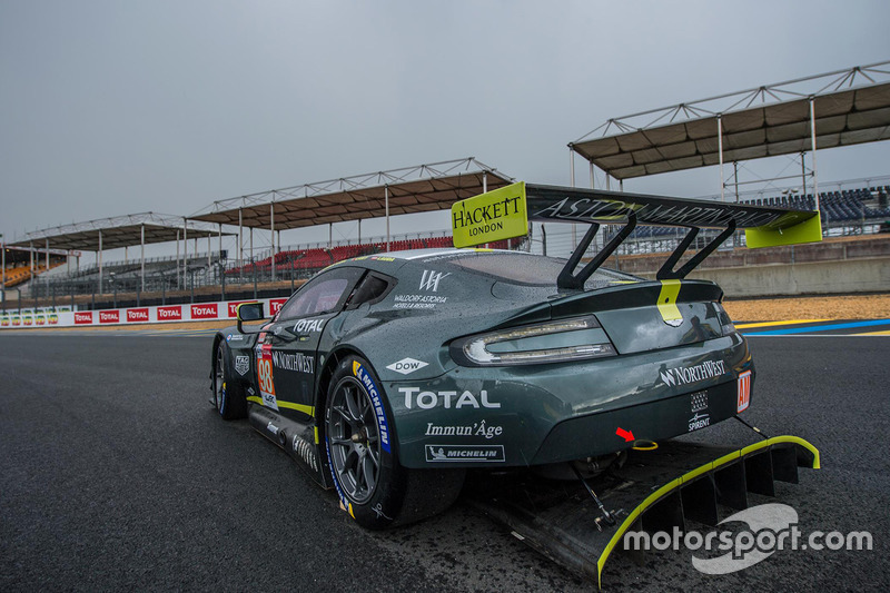 #98 Aston Martin Racing Aston Martin Vantage: Пол далла Лана, Педро Ламі, Матіас Лауда