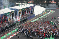 Podyum: Yarış galibi Max Verstappen, Red Bull Racing, 2. Valtteri Bottas, Mercedes AMG F1, 3. Kimi R
