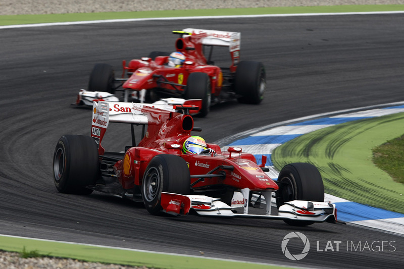 GP da Alemanha 2010 – Sua segunda vitória naquele ano foi rodeada de polêmicas após a ordem de equipe a Felipe Massa, impedindo o brasileiro de vencer exatamente um ano após seu sério acidente na Hungria.