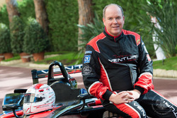 Fürst Albert von Monaco im Venturi Formel E beim Palast