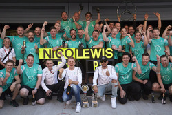 Winner Nico Rosberg, Mercedes AMG F1 Team and second place Lewis Hamilton, Mercedes AMG F1 Team cele