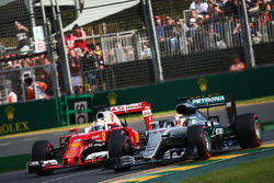 Lewis Hamilton, Mercedes AMG F1 Team W07 and Sebastian Vettel, Ferrari SF16-H battle for position