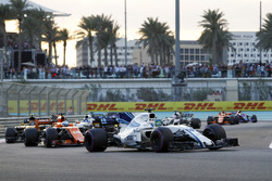 Felipe Massa, Williams FW40, Fernando Alonso, McLaren MCL32, Carlos Sainz Jr., Renault Sport F1 Tea