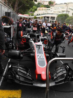 Romain Grosjean, Haas F1 Team VF-18 on the grid