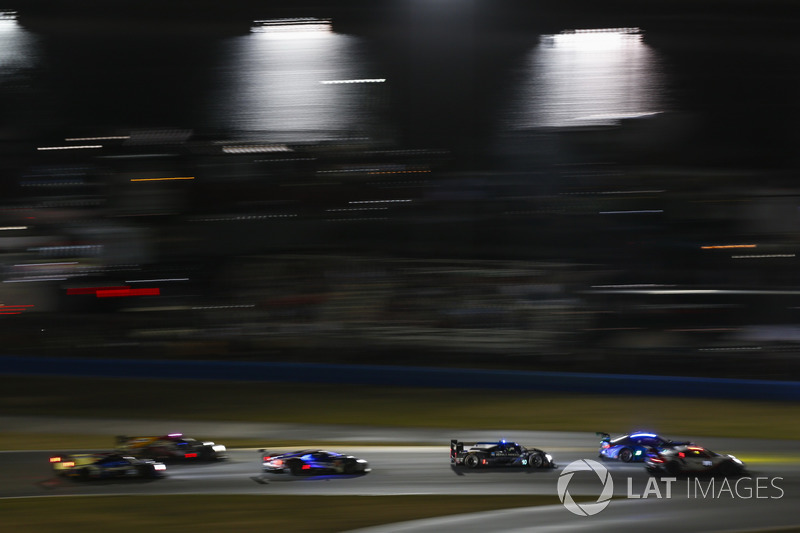 #10 Wayne Taylor Racing Cadillac DPi, P: Ренгер ван дер Занде, Джордан Тейлор, Райан Хантер-Рей