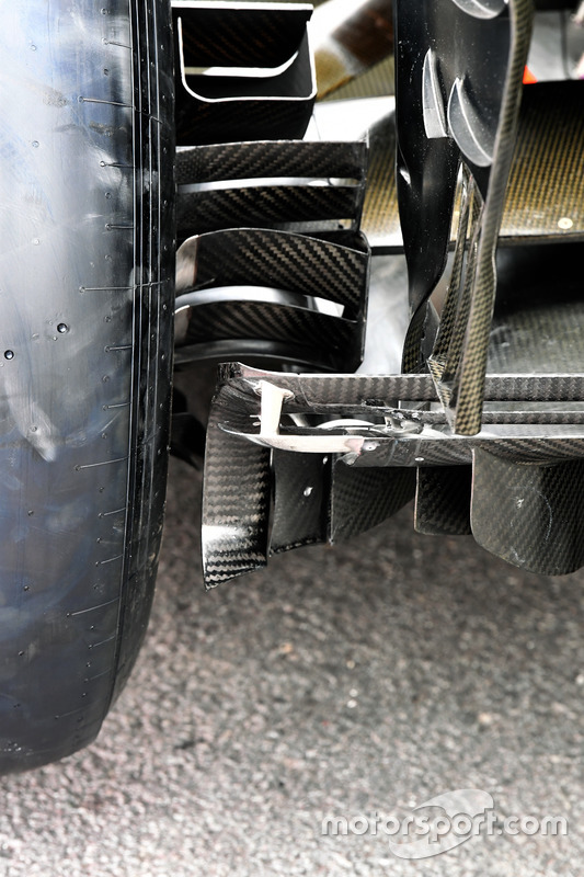 Detalle del difusor trasero y conducto de freno del RS17 del Renault Sport F1 Team