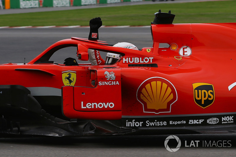 Vettel viert zijn zege in typisch Italiaans
