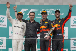 Podium: second place Lewis Hamilton, Mercedes AMG F1, Race winner Max Verstappen, Red Bull Racing, third place Daniel Ricciardo, Red Bull Racing, Dan Fallows, Red Bull Racing Head of Aerodynamics,