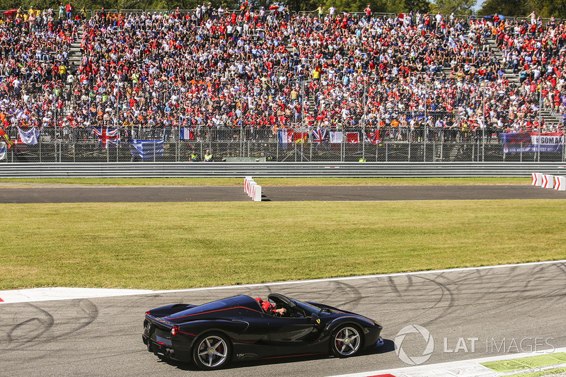 Classic Ferraris in the parade