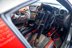 Dünyanın ilk oyun konsolu ile kontrol edilen Nissan GT-R'ı