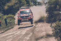 #302 Toyota Gazoo Racing Toyota: Giniel de Villiers, Dirk von Zitzewitz