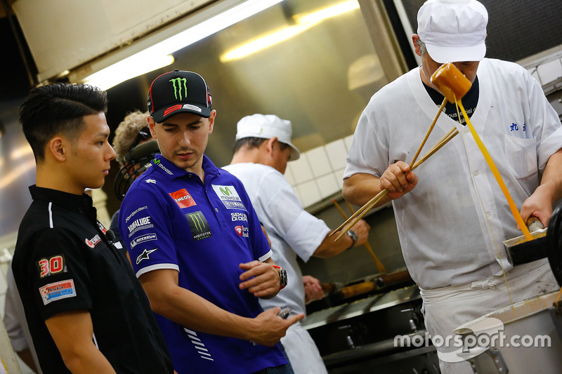 Такаакі Накагамі, Honda Team Asia, Хорхе Лоренсо, Yamaha Factory Racing