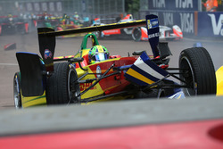 Lucas di Grassi, ABT Schaeffler Audi Sport and Sébastien Buemi, Renault e.Dams crash in the first co
