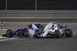 Ленс Стролл, Williams FW40, Карлос Сайнс-молодший, Toro Rosso STR12, зіткнення